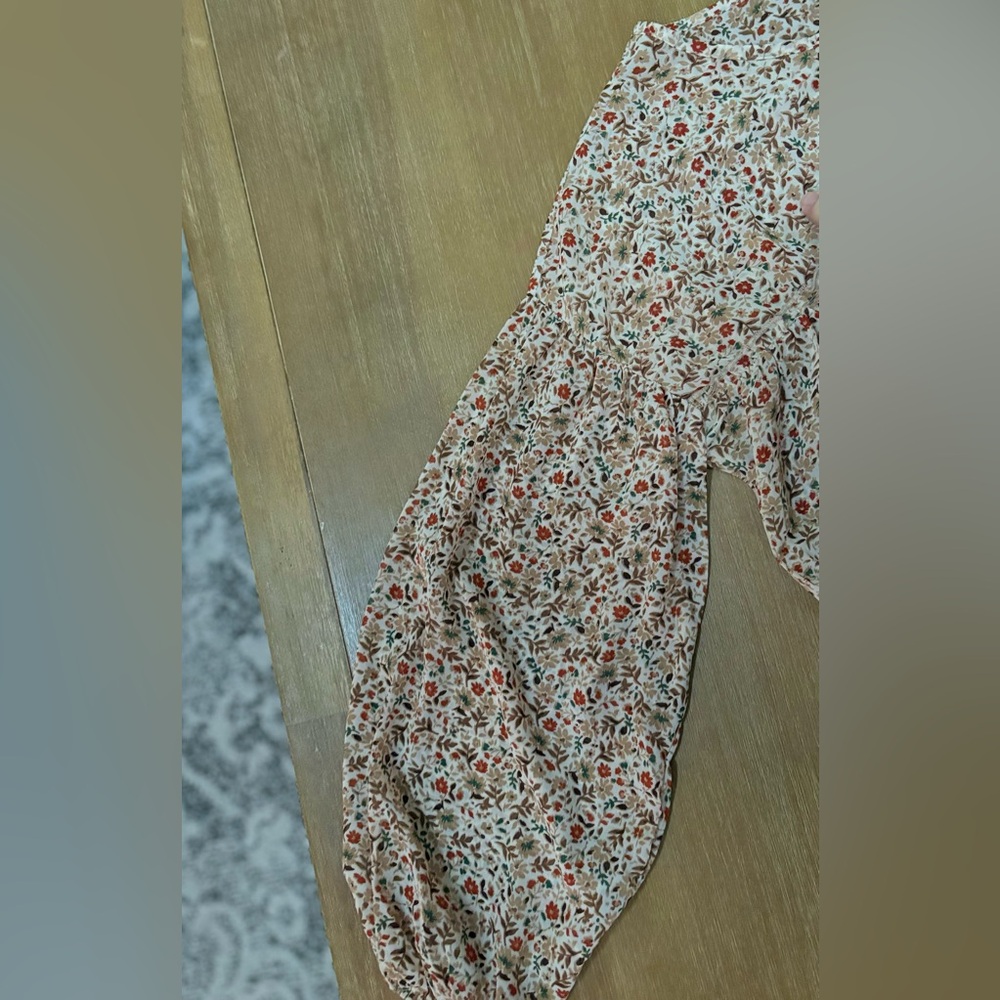 Elegant Floral Blouse - Cream and Brown - Picture 11 of 11